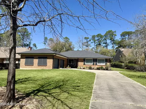 7630 Fairway Dr, Diamondhead, MS 39525