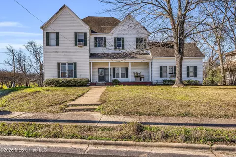 123 Cottrell St, West Point, MS 39773