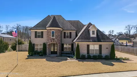 1586 Carlee Dr, Hernando, MS 38632