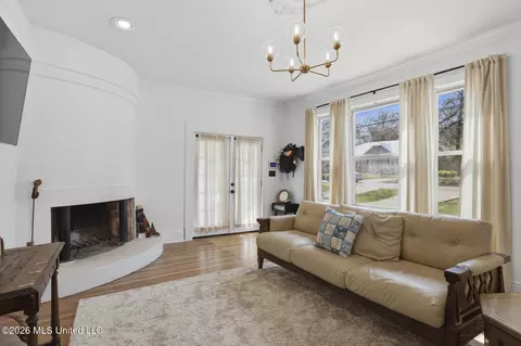 Living - 4040 N State St, Jackson, MS 39206 photo 2 of 2