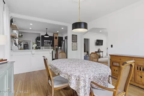 Dining - 4040 N State St, Jackson, MS 39206 photo 3 of 4