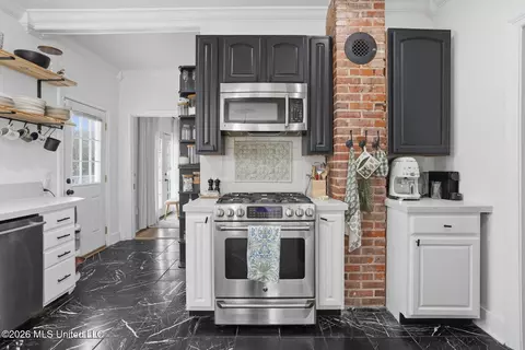 Kitchen - 4040 N State St, Jackson, MS 39206 photo 3 of 6