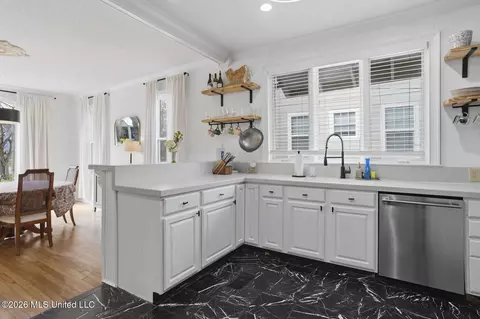 Kitchen - 4040 N State St, Jackson, MS 39206 photo 2 of 6