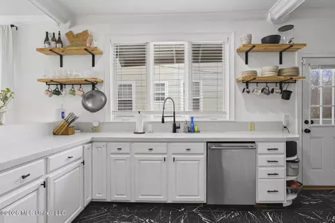 Kitchen - 4040 N State St, Jackson, MS 39206 photo 5 of 6