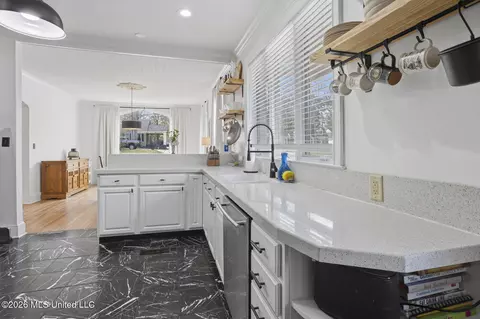 Kitchen - 4040 N State St, Jackson, MS 39206 photo 4 of 6