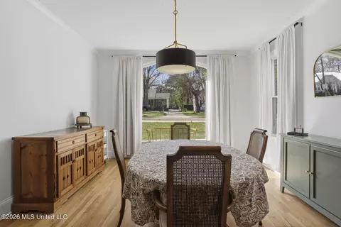 Dining - 4040 N State St, Jackson, MS 39206 photo 1 of 4