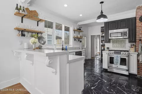 Kitchen - 4040 N State St, Jackson, MS 39206 photo 1 of 6