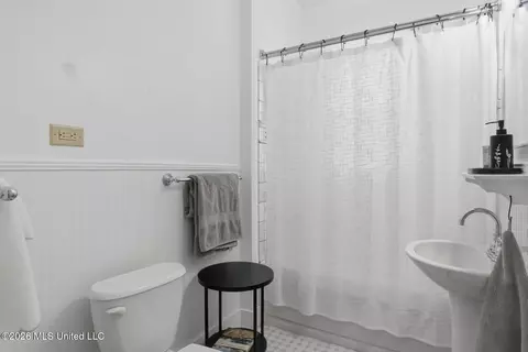 Bath - 4040 N State St, Jackson, MS 39206 photo 3 of 3