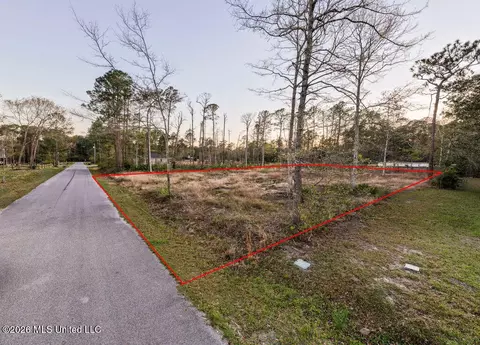 000 Dorothy St, Ocean Springs, MS 39564