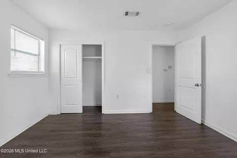 Bedroom - 5770 Queen Mary Ln, Jackson, MS 39209 photo 9 of 13