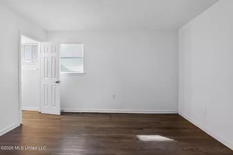 Bedroom - 5770 Queen Mary Ln, Jackson, MS 39209 photo 6 of 13
