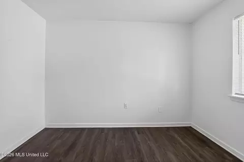 Bedroom - 5770 Queen Mary Ln, Jackson, MS 39209 photo 3 of 13