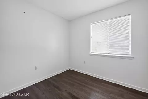 Bedroom - 5770 Queen Mary Ln, Jackson, MS 39209 photo 4 of 13