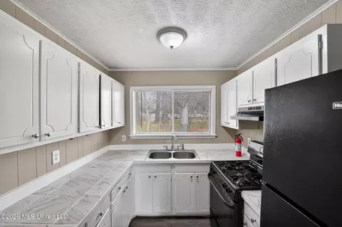 Kitchen - 117 James Monroe Pl, Jackson, MS 39213 photo 2 of 2
