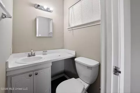 Bath - 117 James Monroe Pl, Jackson, MS 39213 photo 2 of 4