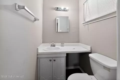 Bath - 117 James Monroe Pl, Jackson, MS 39213 photo 3 of 4