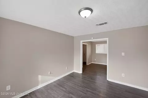 Living - 117 James Monroe Pl, Jackson, MS 39213 photo 2 of 3