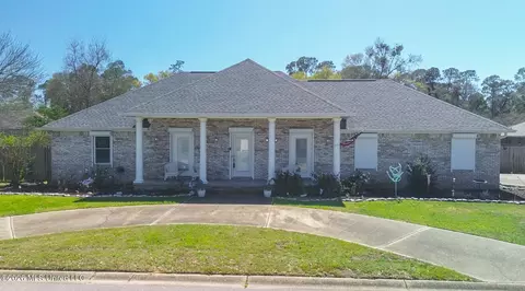 2593 Audubon Pl, Biloxi, MS 39531