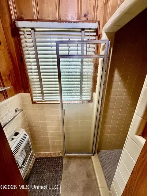 Bath - 405 Preston St, Benoit, MS 38725 photo 3 of 5