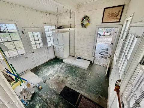 Exterior - 405 Preston St, Benoit, MS 38725 photo 2 of 6