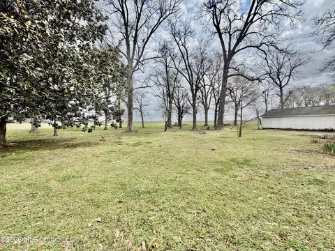 Exterior - 405 Preston St, Benoit, MS 38725 photo 5 of 6