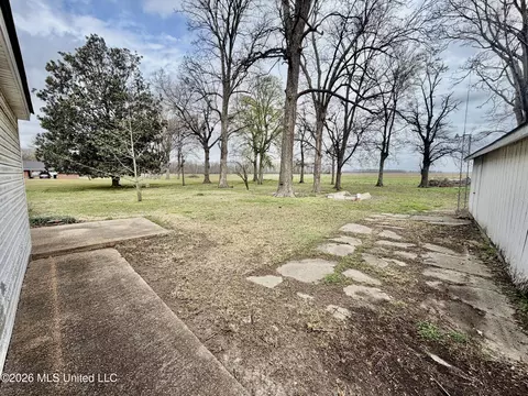 Exterior - 405 Preston St, Benoit, MS 38725 photo 4 of 6