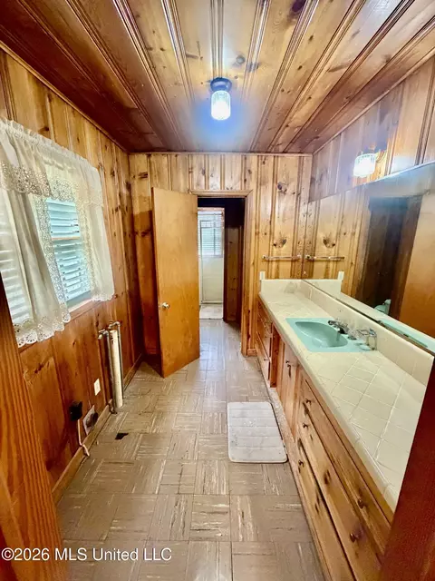 Bath - 405 Preston St, Benoit, MS 38725 photo 1 of 5