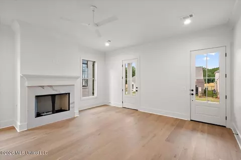 Living - 133 Water St, Madison, MS 39110 photo 1 of 4