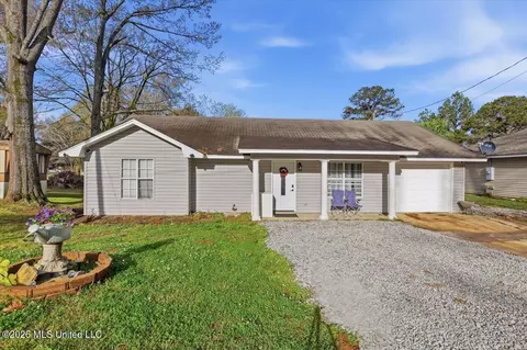 137 Short St, Richland, MS 39218