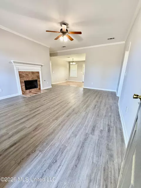 Living - 500 Ridgeway Dr, Brandon, MS 39047 photo 2 of 3