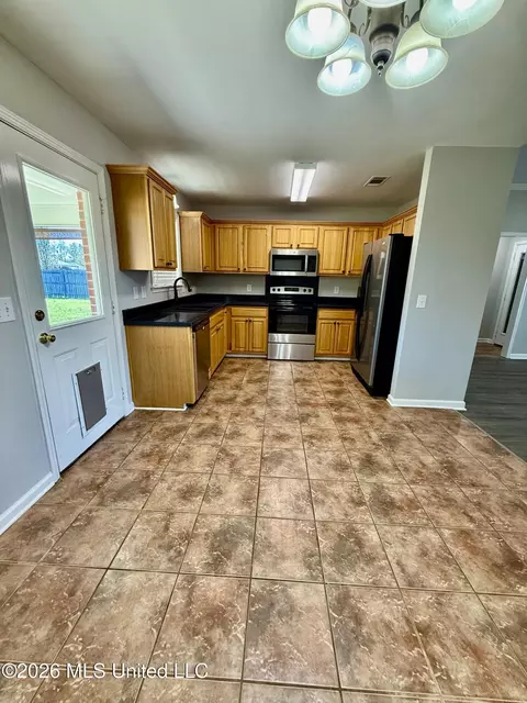Kitchen - 500 Ridgeway Dr, Brandon, MS 39047 photo 1 of 2