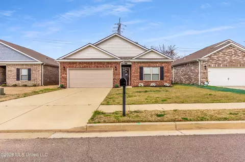 8945 Mary Frances Dr, Southaven, MS 38671