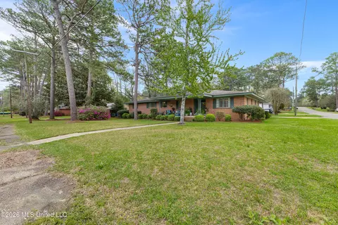 2010 Adeline St, Hattiesburg, MS 39401
