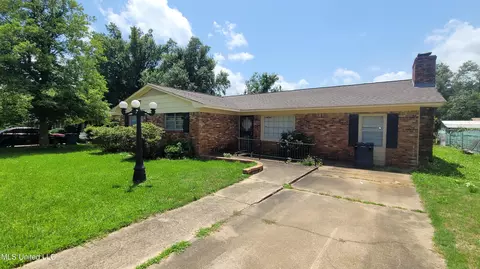 1577 Azalea St, Clarksdale, MS 38614