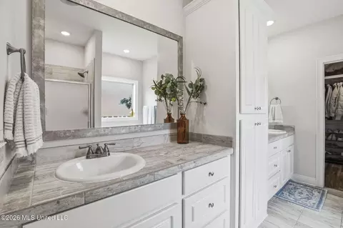 Bath - 170 Chartleigh Cir, Canton, MS 39046 photo 1 of 3