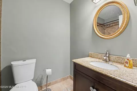1403 Churchill Dr, Ocean Springs, MS 39564