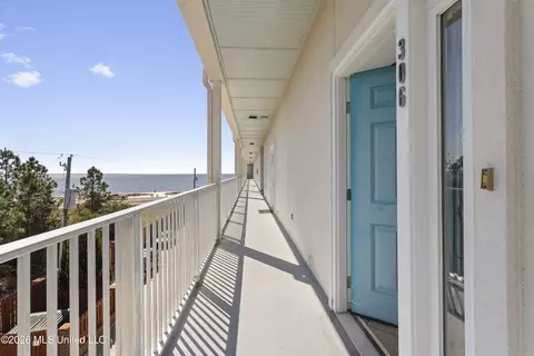 1453 E Beach Blvd #306, Pass Christian, MS 39571
