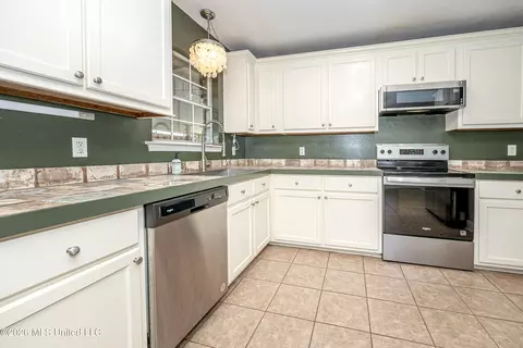 Kitchen - 21455 Edgewood Dr, Saucier, MS 39574 photo 3 of 5