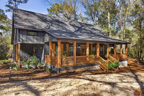 445 Live Oak Dr, Lucedale, MS 39452
