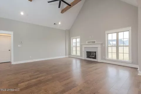 Living - 1694 Bakersfield Way, Nesbit, MS 38651 photo 3 of 5