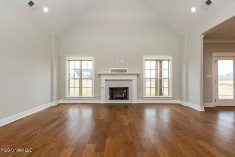 Living - 1694 Bakersfield Way, Nesbit, MS 38651 photo 5 of 5