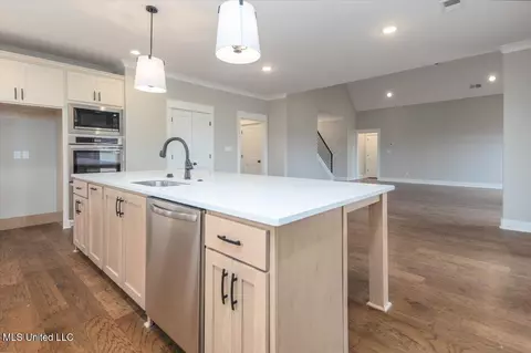 Kitchen - 1694 Bakersfield Way, Nesbit, MS 38651 photo 2 of 3