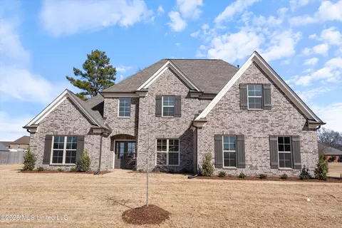 821 Hazelwood Dr, Lake Cormorant, MS 38641