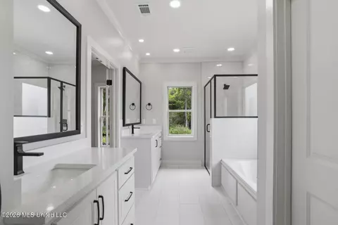 Bath - 364 Aurora Cir, Canton, MS 39046 photo 2 of 4