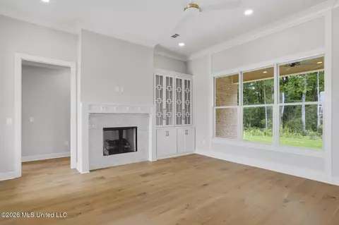 Living - 364 Aurora Cir, Canton, MS 39046 photo 2 of 4