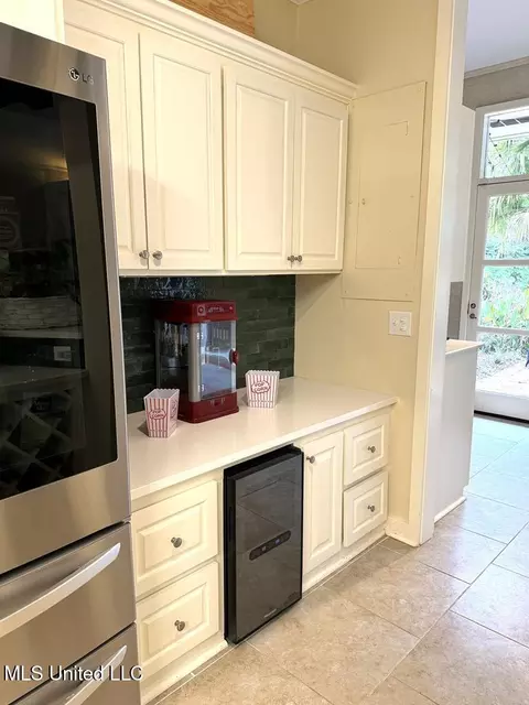 Kitchen - 102 Dana Rd, Natchez, MS 39120 photo 2 of 11