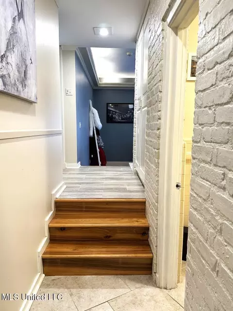 Entry Way - 102 Dana Rd, Natchez, MS 39120 photo 4 of 4