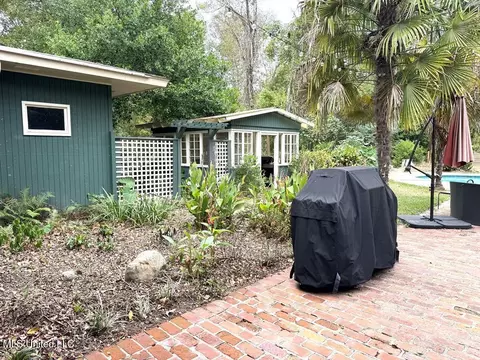 Exterior - 102 Dana Rd, Natchez, MS 39120 photo 3 of 15