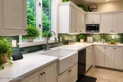 Kitchen - 102 Dana Rd, Natchez, MS 39120 photo 3 of 6