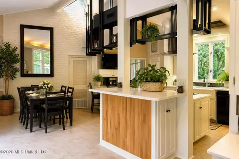 Kitchen - 102 Dana Rd, Natchez, MS 39120 photo 4 of 7